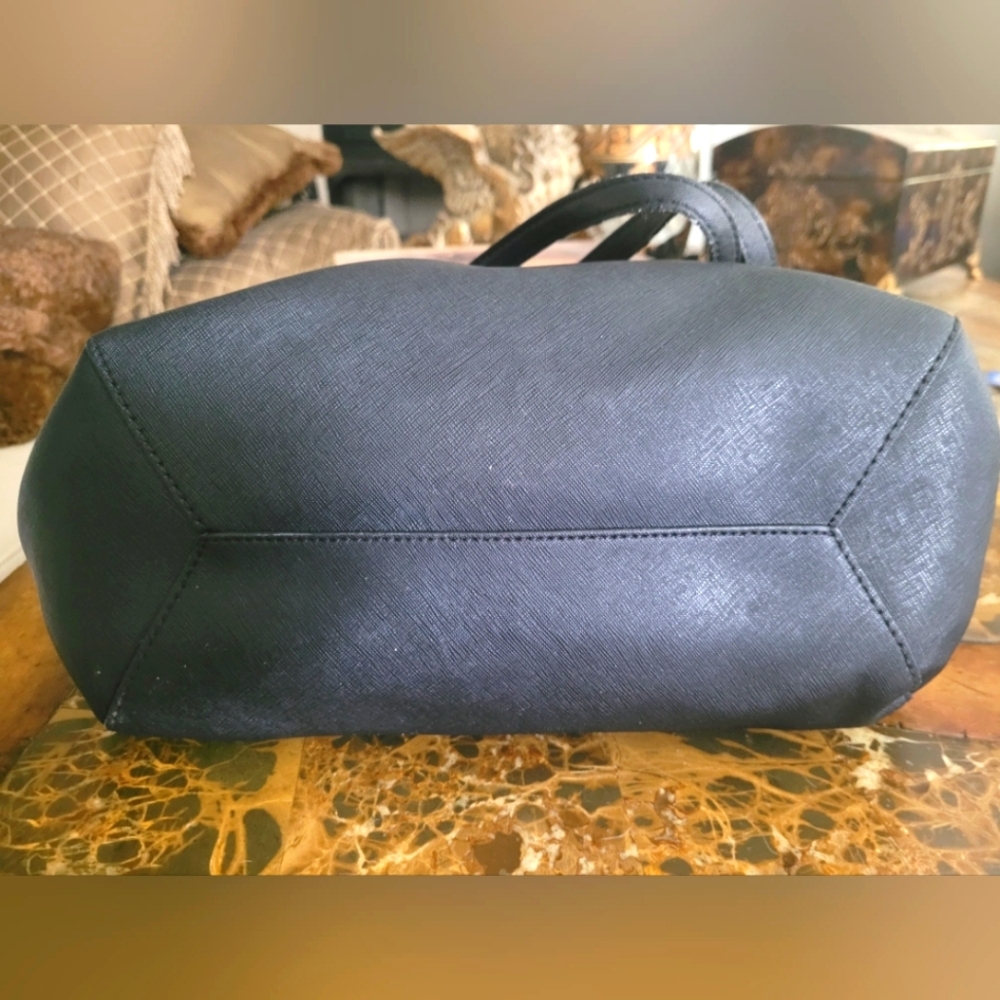 Diane Von Thurstenberg Elegant Black Tote Bag - Picture 5 of 7